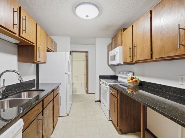 175 County Road B2 E, Unit 203, Little Canada, MN 55117