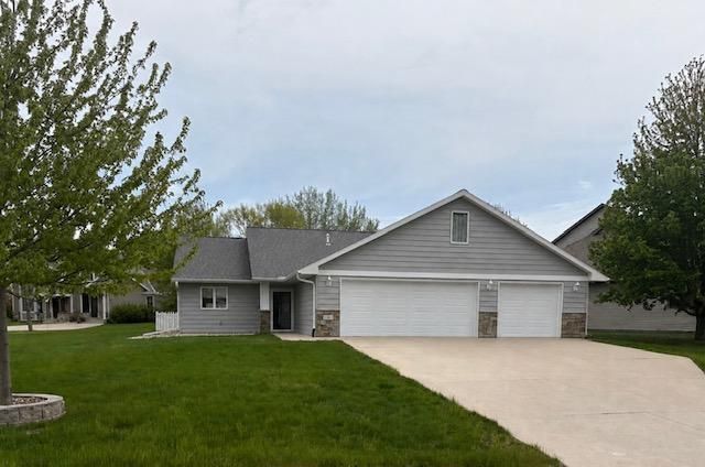 1367 Heritage Avenue NW, Hutchinson, MN 55350
