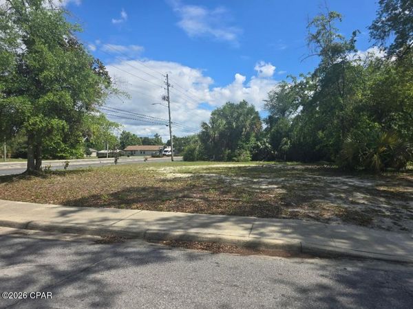 831 N Cove Boulevard , Panama City, FL 32401