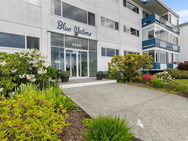 9560 Fifth St, Unit 303, Sidney, BC V8L 2W5