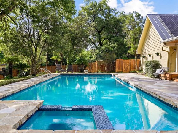 301 Squires Row, Castle Hills, TX 78213