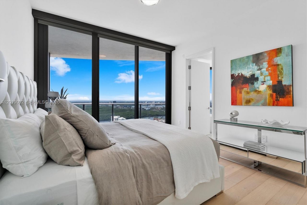 15701 Collins Ave , Unit 3605, Sunny Isles Beach, FL 33160 Photo