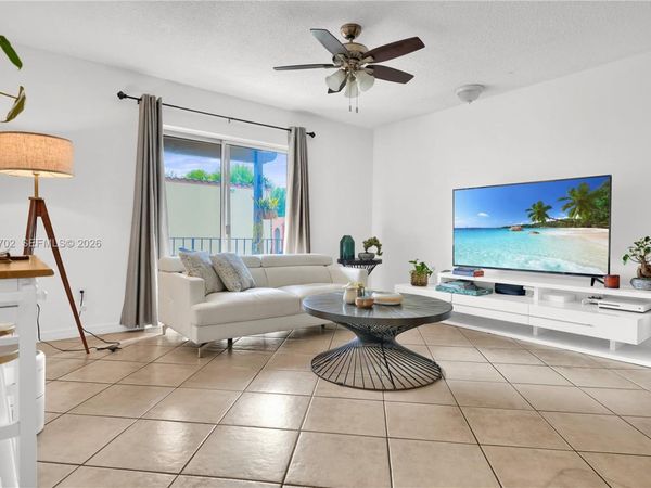 10786 N Kendall Dr , Unit D18, Miami, FL 33176