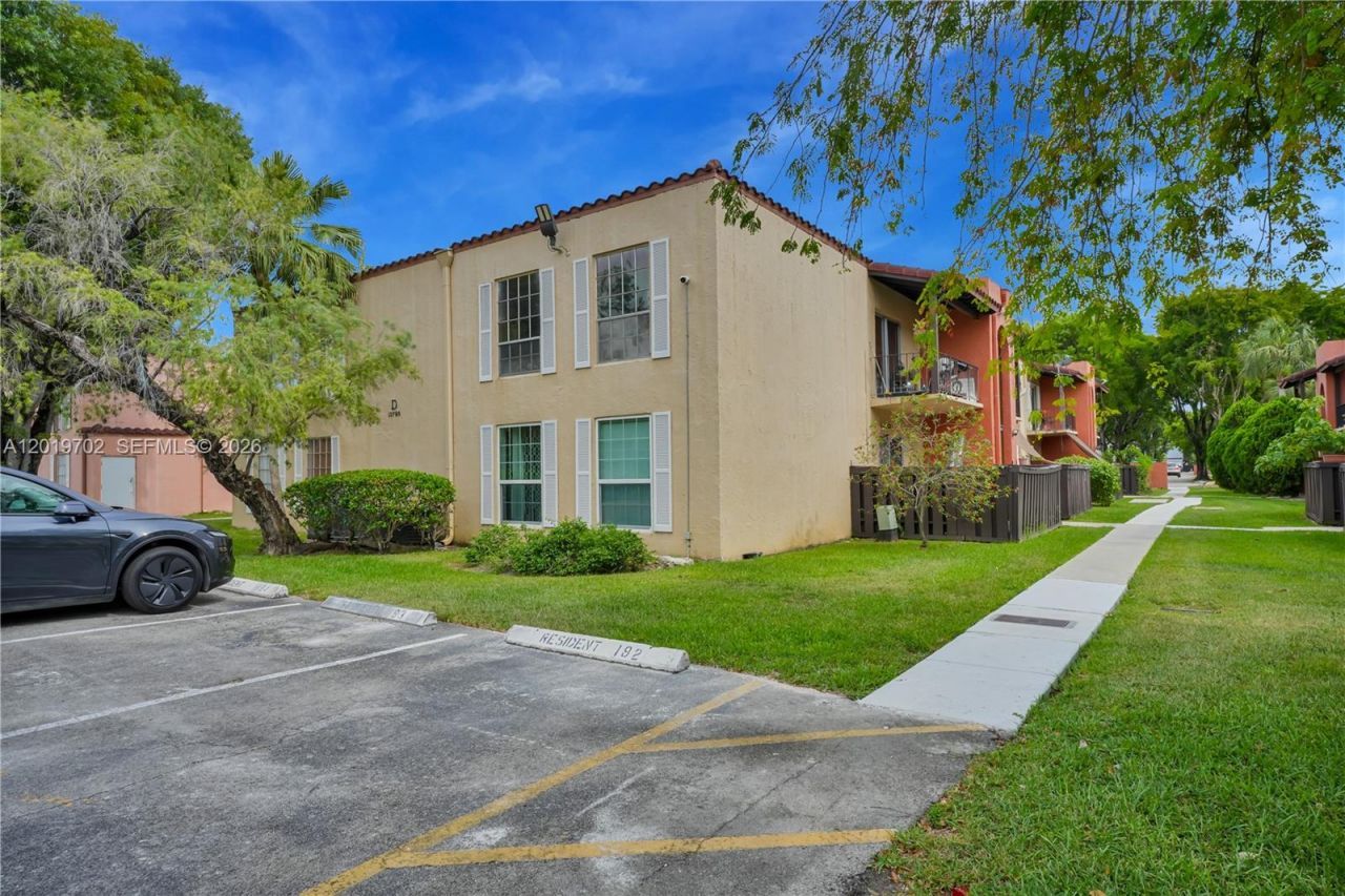 10786 N Kendall Dr , Unit D18, Miami, FL 33176 Photo