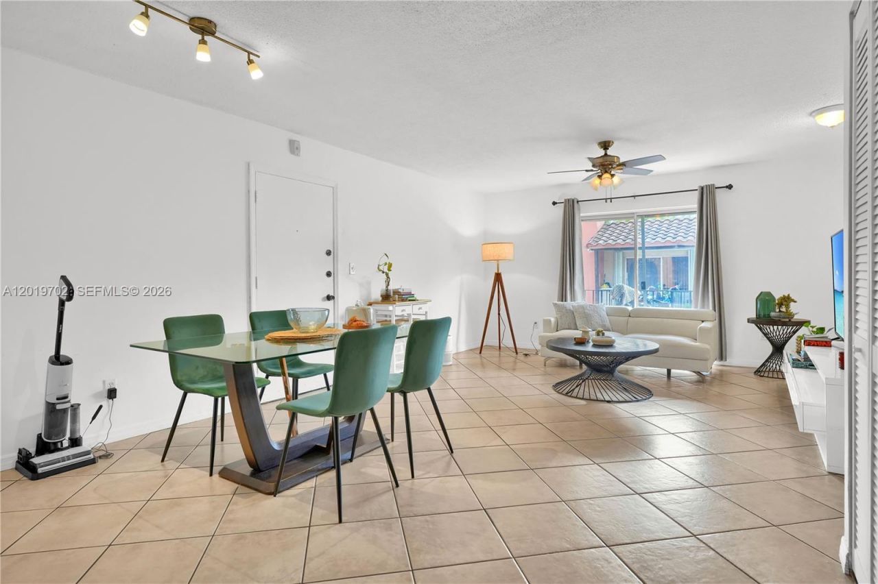 10786 N Kendall Dr , Unit D18, Miami, FL 33176 Photo