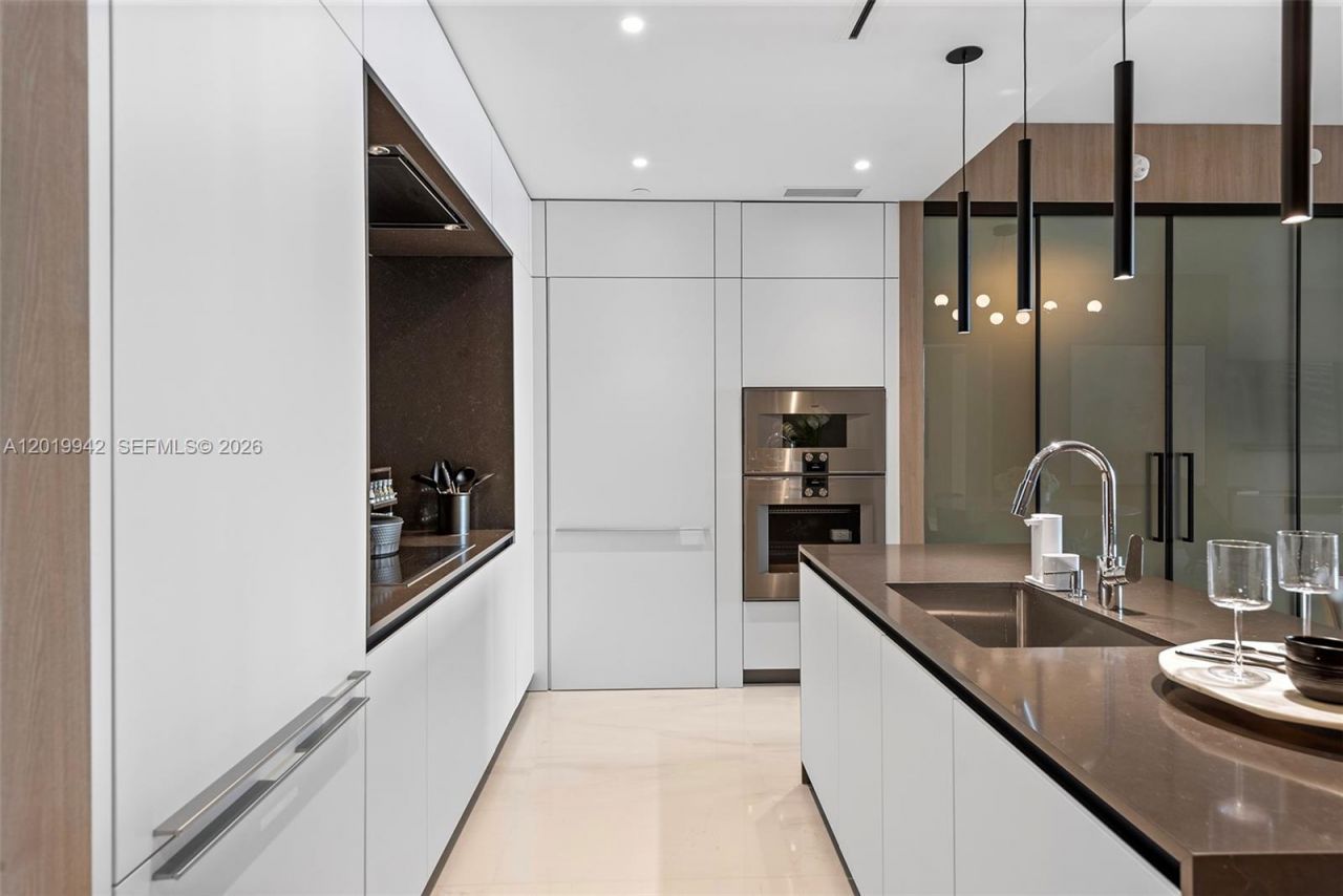 300 Biscayne Blvd Way , Unit 1605, Miami, FL 33131 Photo