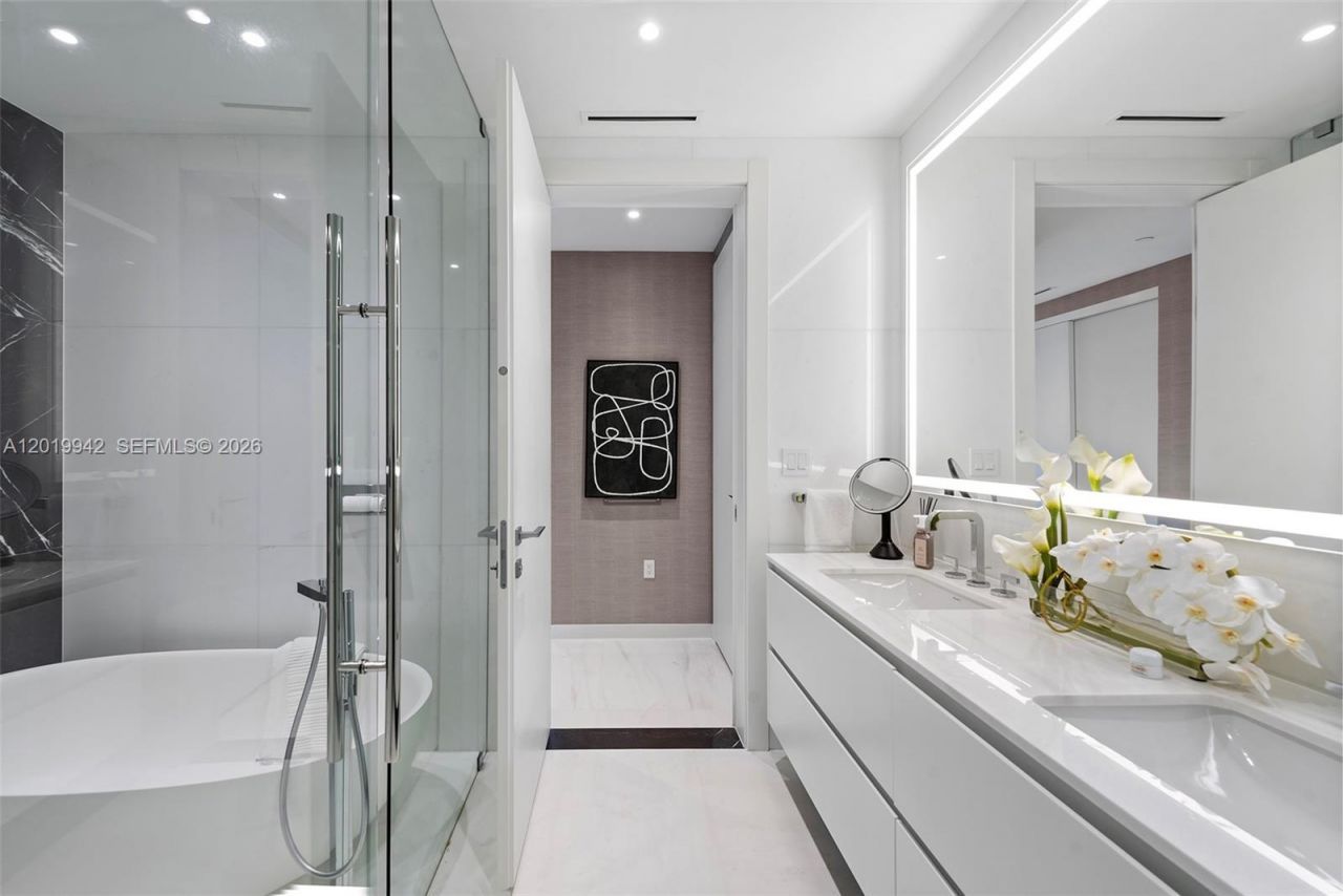 300 Biscayne Blvd Way , Unit 1605, Miami, FL 33131 Photo