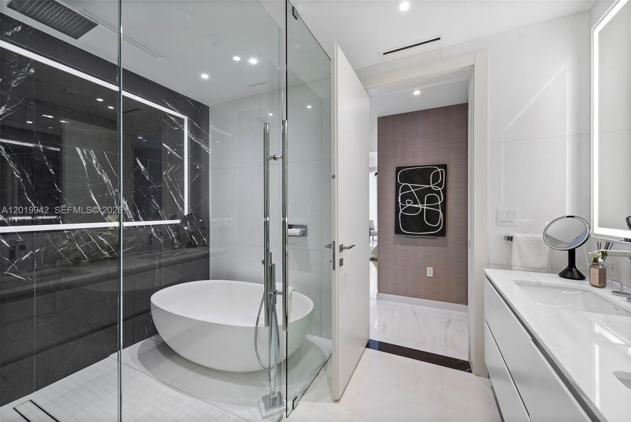 300 Biscayne Blvd Way , Unit 1605, Miami, FL 33131 Photo