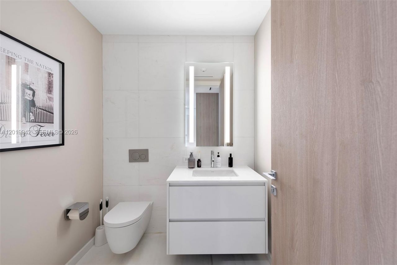 300 Biscayne Blvd Way , Unit 1605, Miami, FL 33131 Photo