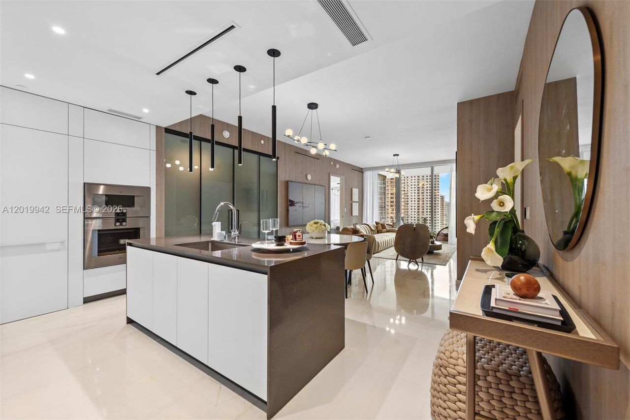 300 Biscayne Blvd Way , Unit 1605, Miami, FL 33131 Photo