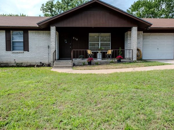 210 LOESCH DR, Elgin, TX 78621