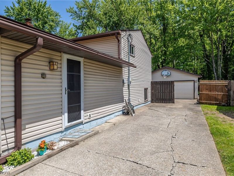6243 Rosebelle Avenue, North Ridgeville, OH 44039 Photo 3