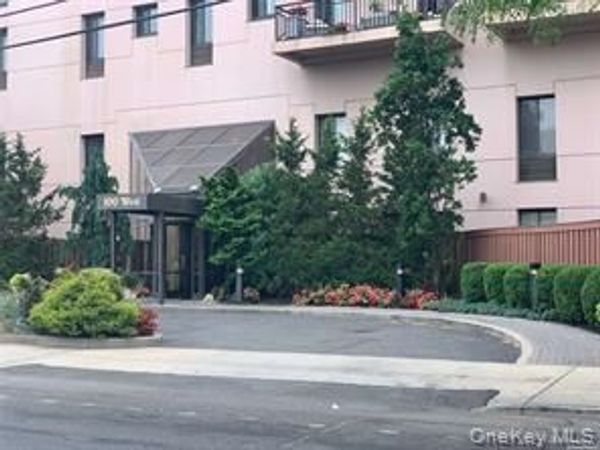 100 W Broadway , Unit 3H, Long Beach, NY 11561
