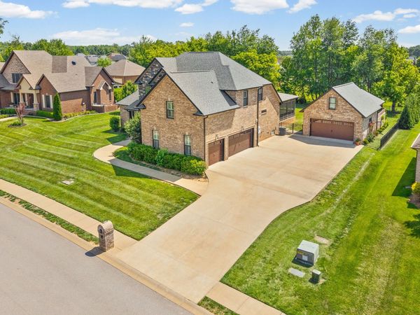 3049 Eliza Dr, Clarksville, TN 37043