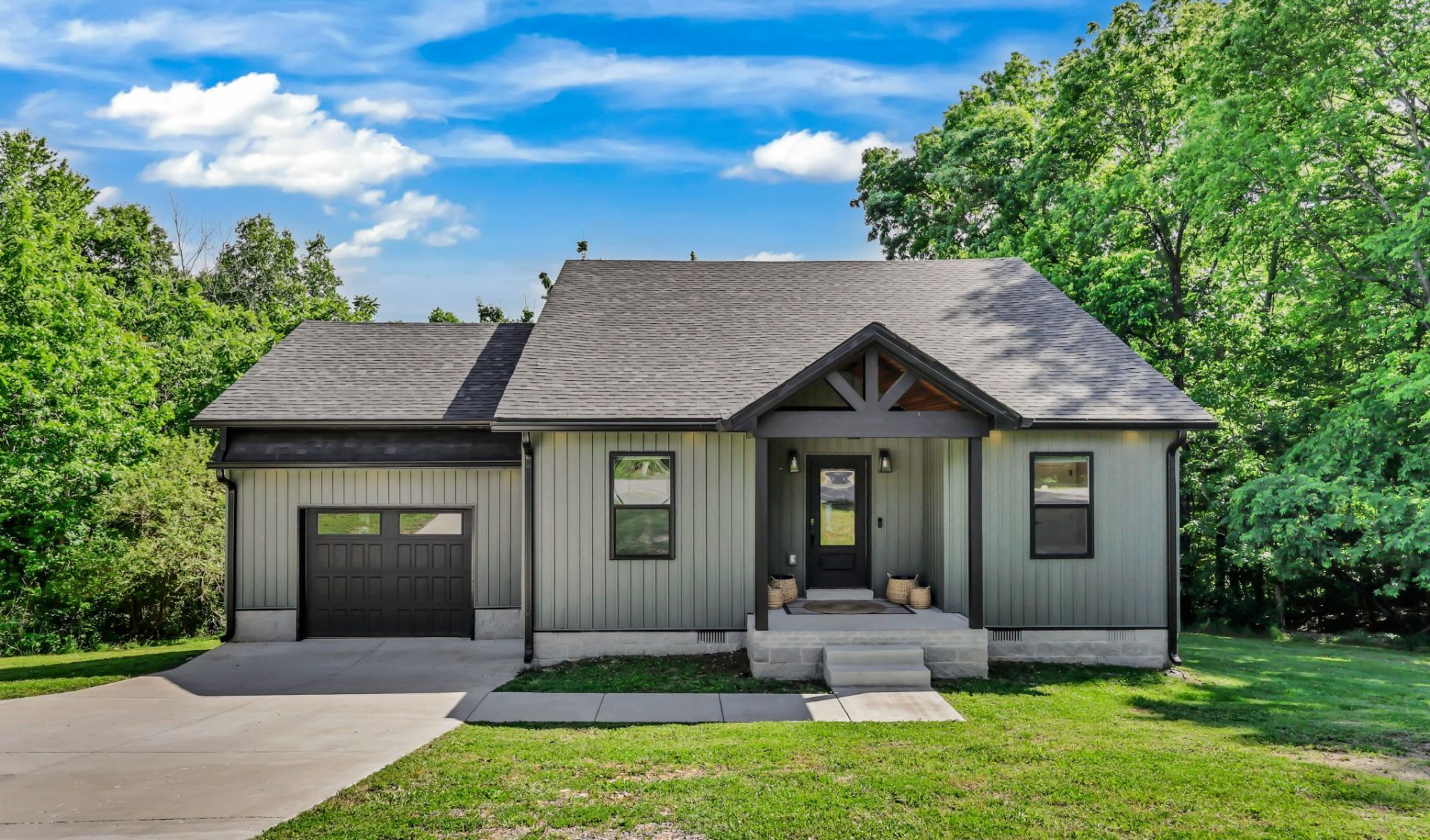 1550 Griffin Cir, Clarksville, TN 37040 Main Photo