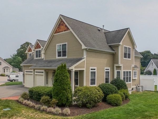 31 Chestnut St, Foxboro, MA 02035