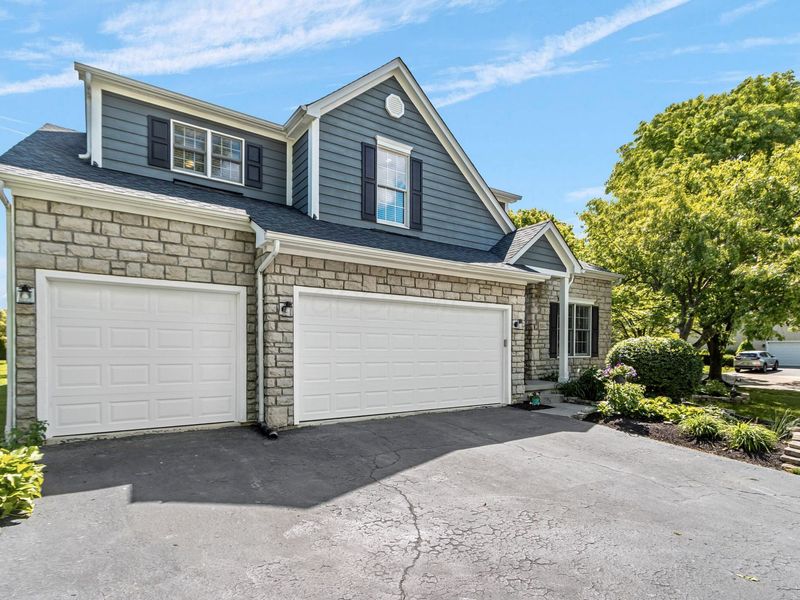 8212 Shannon Glen Boulevard, Dublin, OH 43016 Photo 3