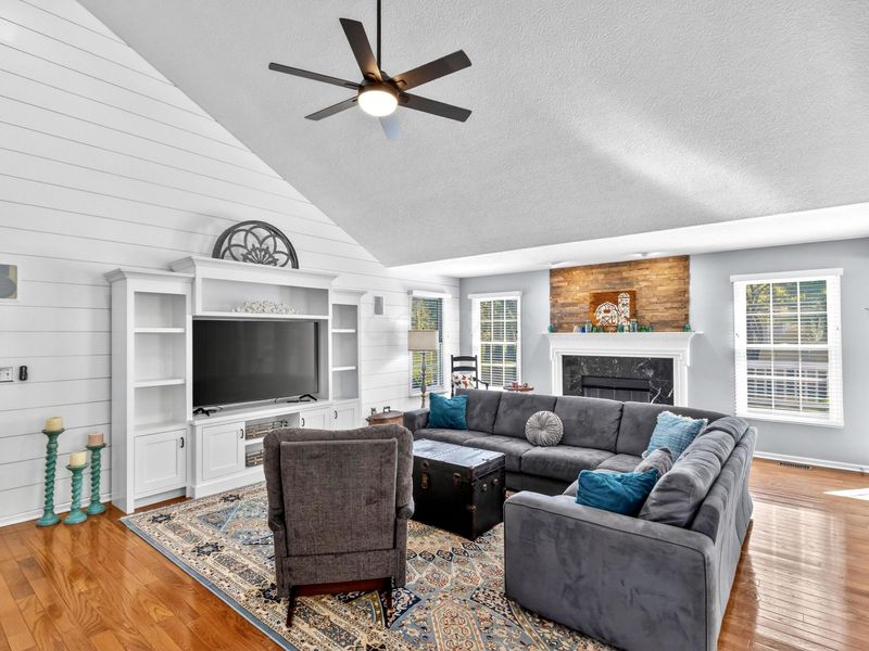 8212 Shannon Glen Boulevard, Dublin, OH 43016 Photo 6