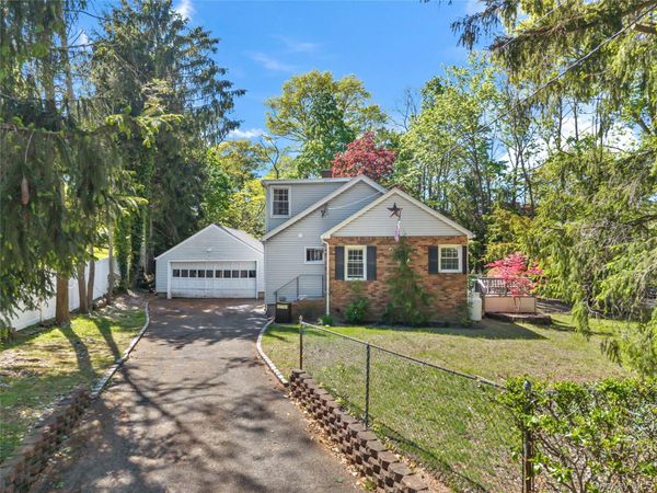 5 Windsor Lane , East Northport, NY 11731