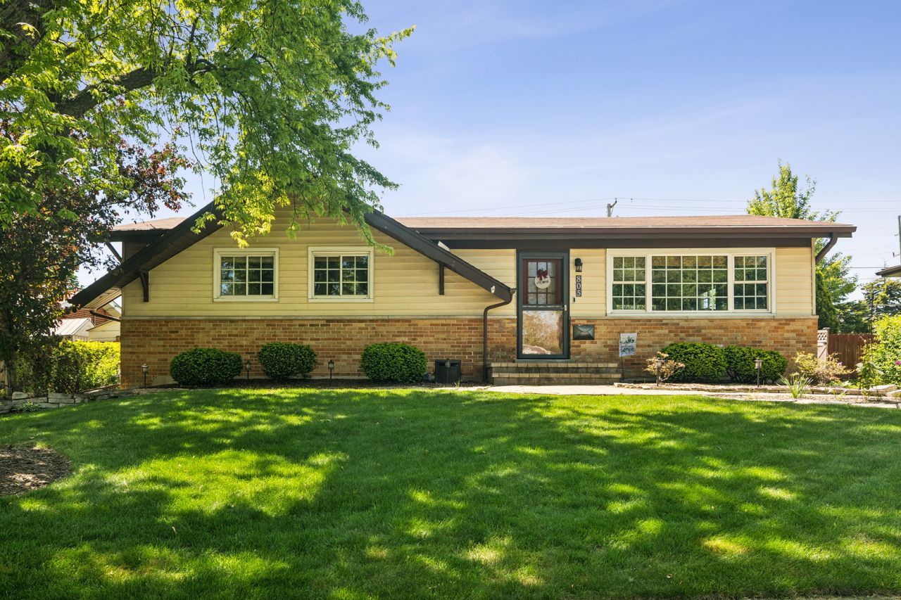 805 E Ironwood Drive , Mount Prospect, IL 60056 Main Photo