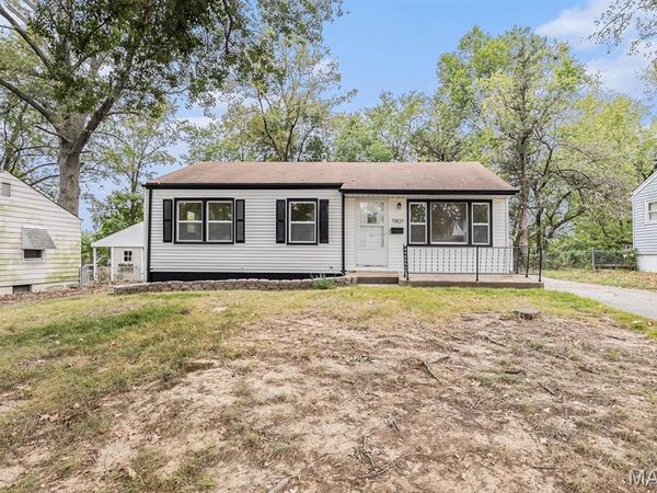 9807 Eastdell Dr, St Louis, MO 63136