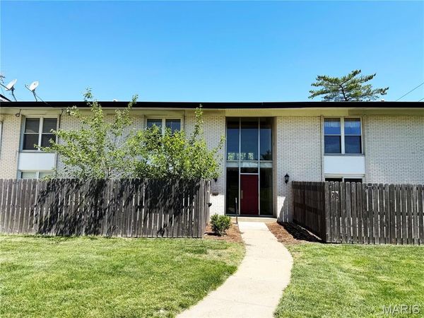 10427 Briarbend Drive , Unit 9, Unincorporated, MO 63146