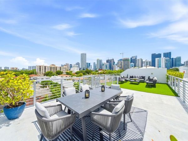 545 SW 11th St , Unit 308, Miami, FL 33129