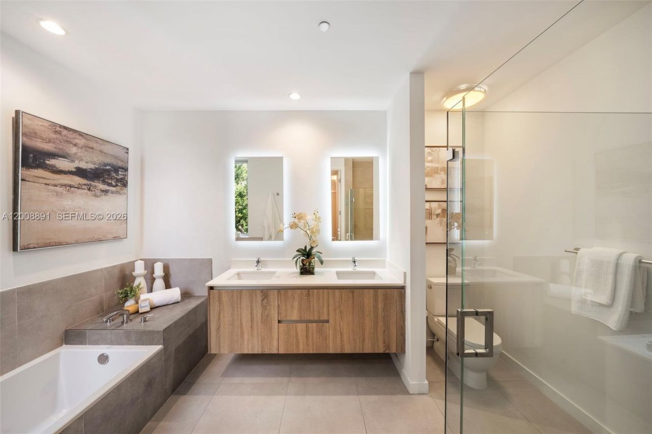 545 SW 11th St , Unit 308, Miami, FL 33129 Photo