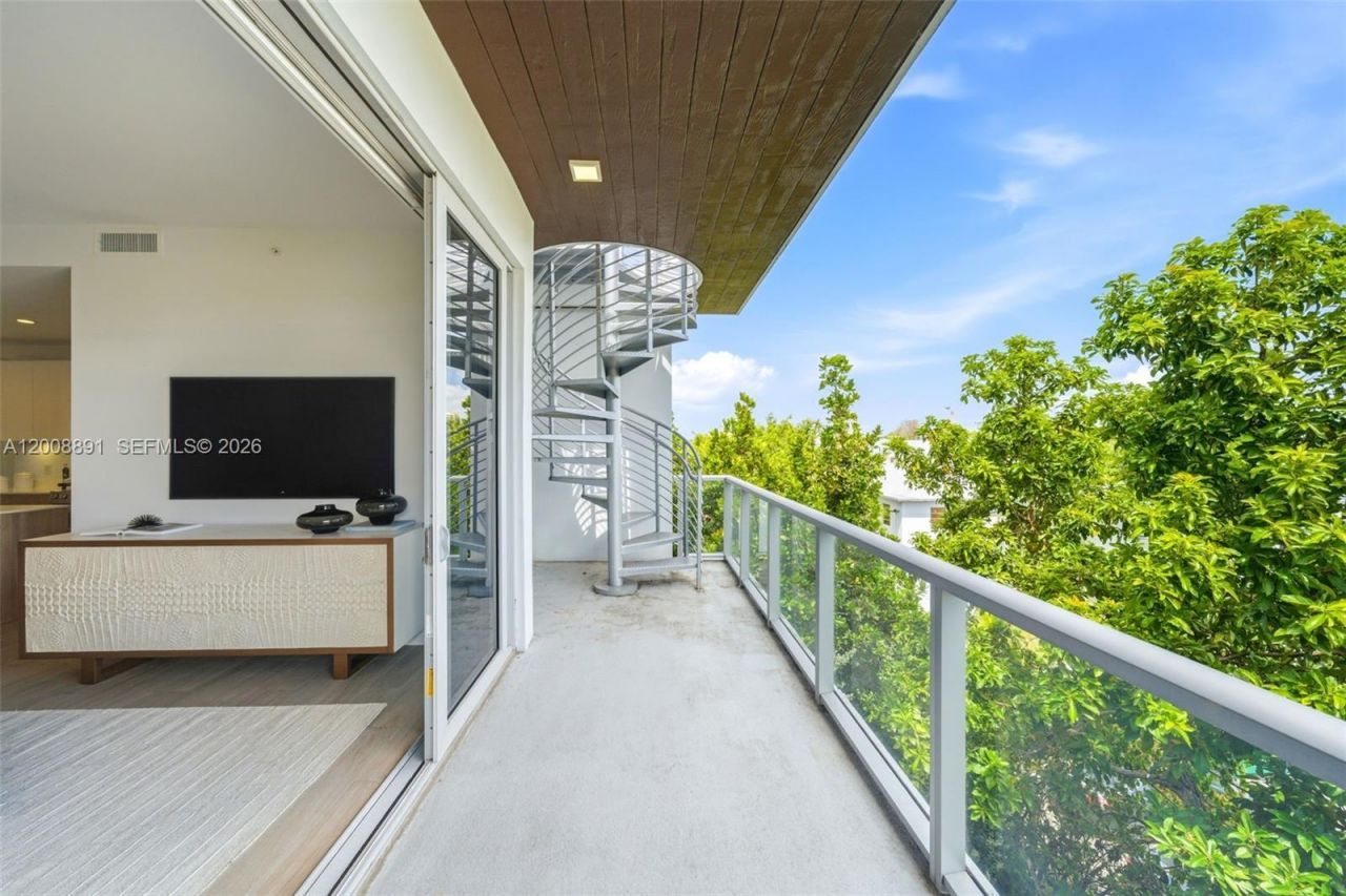 545 SW 11th St , Unit 308, Miami, FL 33129 Photo