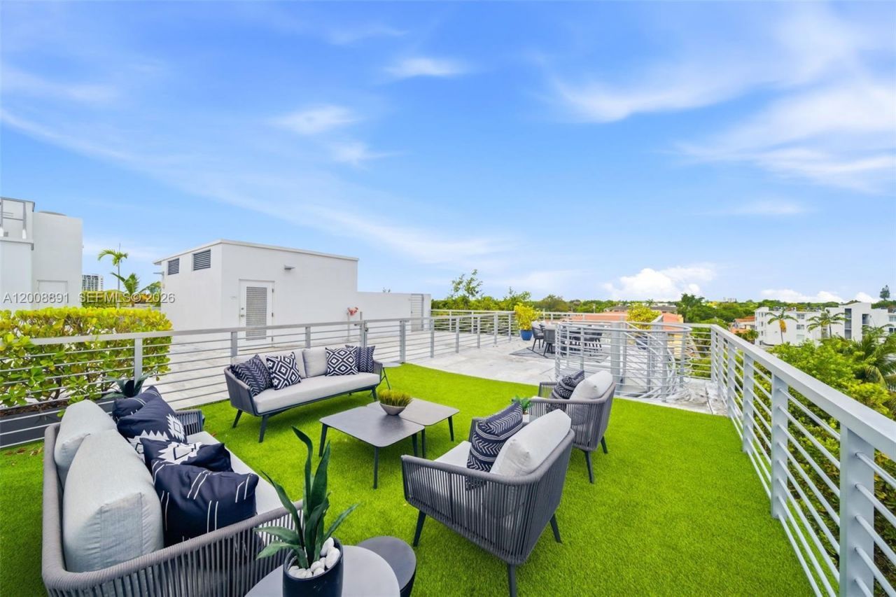545 SW 11th St , Unit 308, Miami, FL 33129 Photo