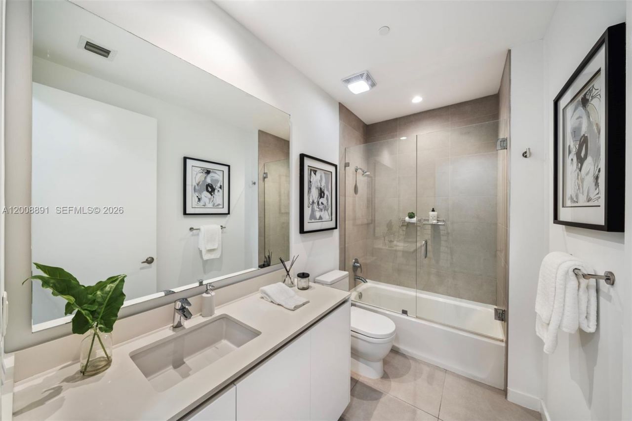 545 SW 11th St , Unit 308, Miami, FL 33129 Photo
