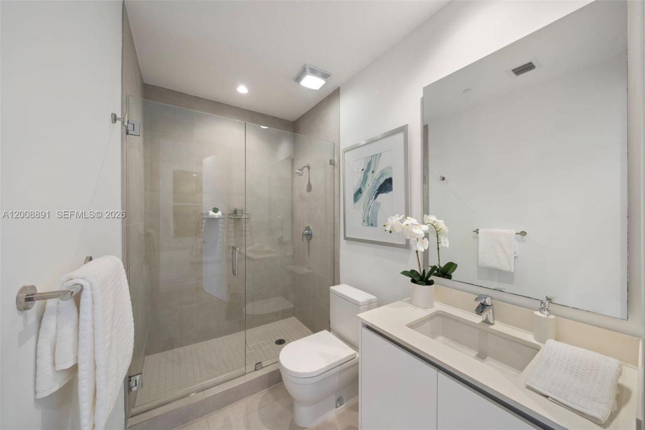 545 SW 11th St , Unit 308, Miami, FL 33129 Photo