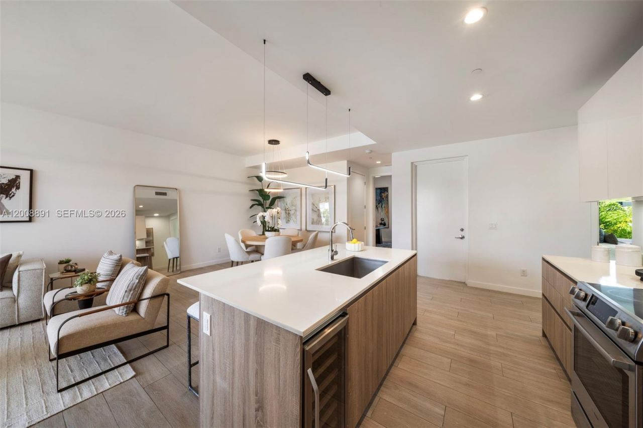 545 SW 11th St , Unit 308, Miami, FL 33129 Photo