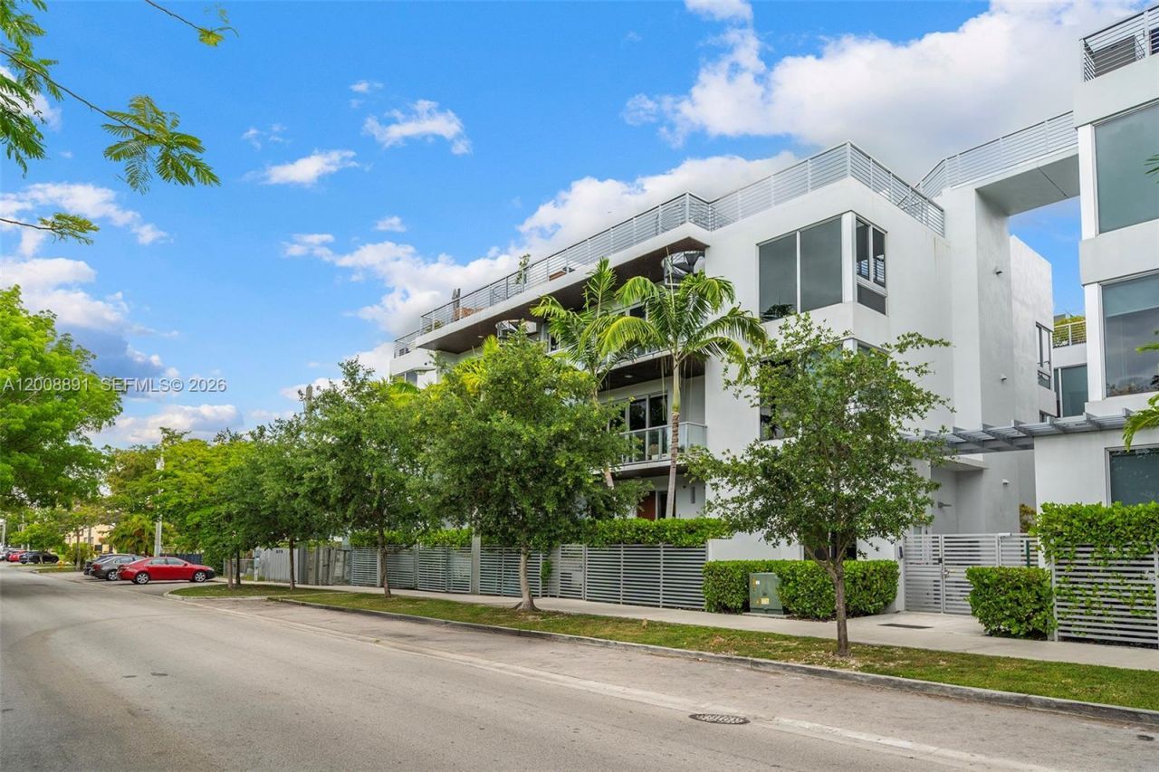 545 SW 11th St , Unit 308, Miami, FL 33129 Photo