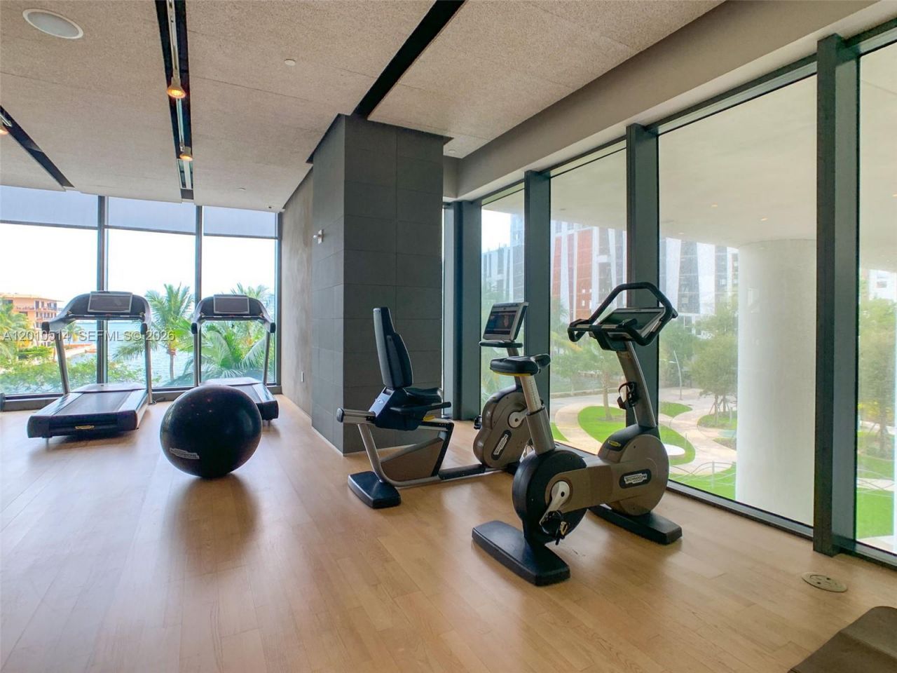 460 NE 28th St , Unit 2405, Miami, FL 33137 Photo