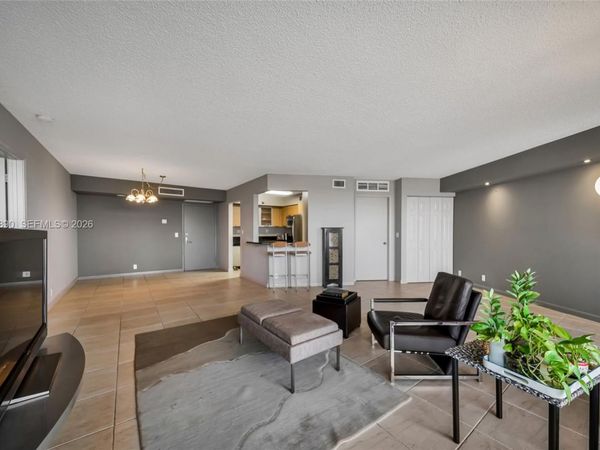 3300 NE 191st St, Unit LP04, Aventura, FL 33180