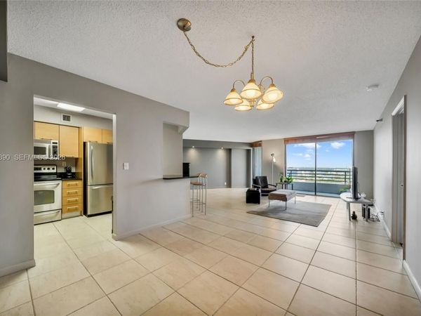 3300 NE 191st St , Unit LP04, Aventura, FL 33180