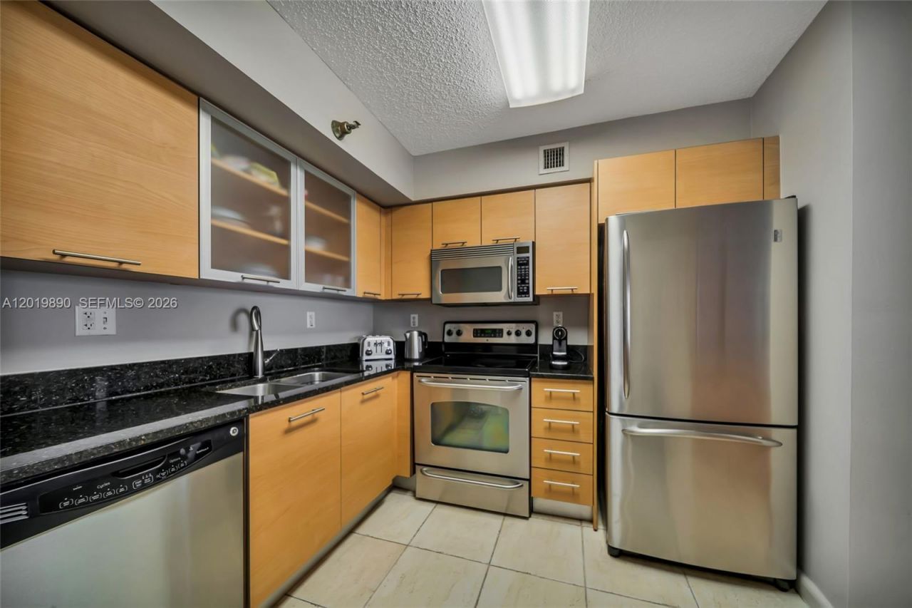 3300 NE 191st St, Unit LP04, Aventura, FL 33180 Photo
