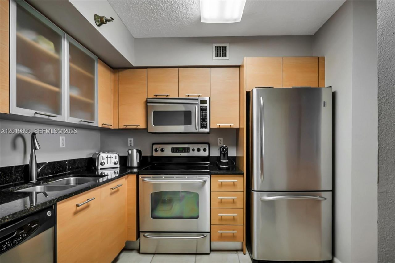 3300 NE 191st St, Unit LP04, Aventura, FL 33180 Photo