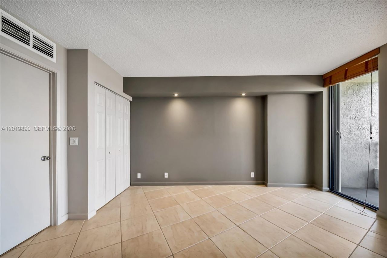 3300 NE 191st St, Unit LP04, Aventura, FL 33180 Photo