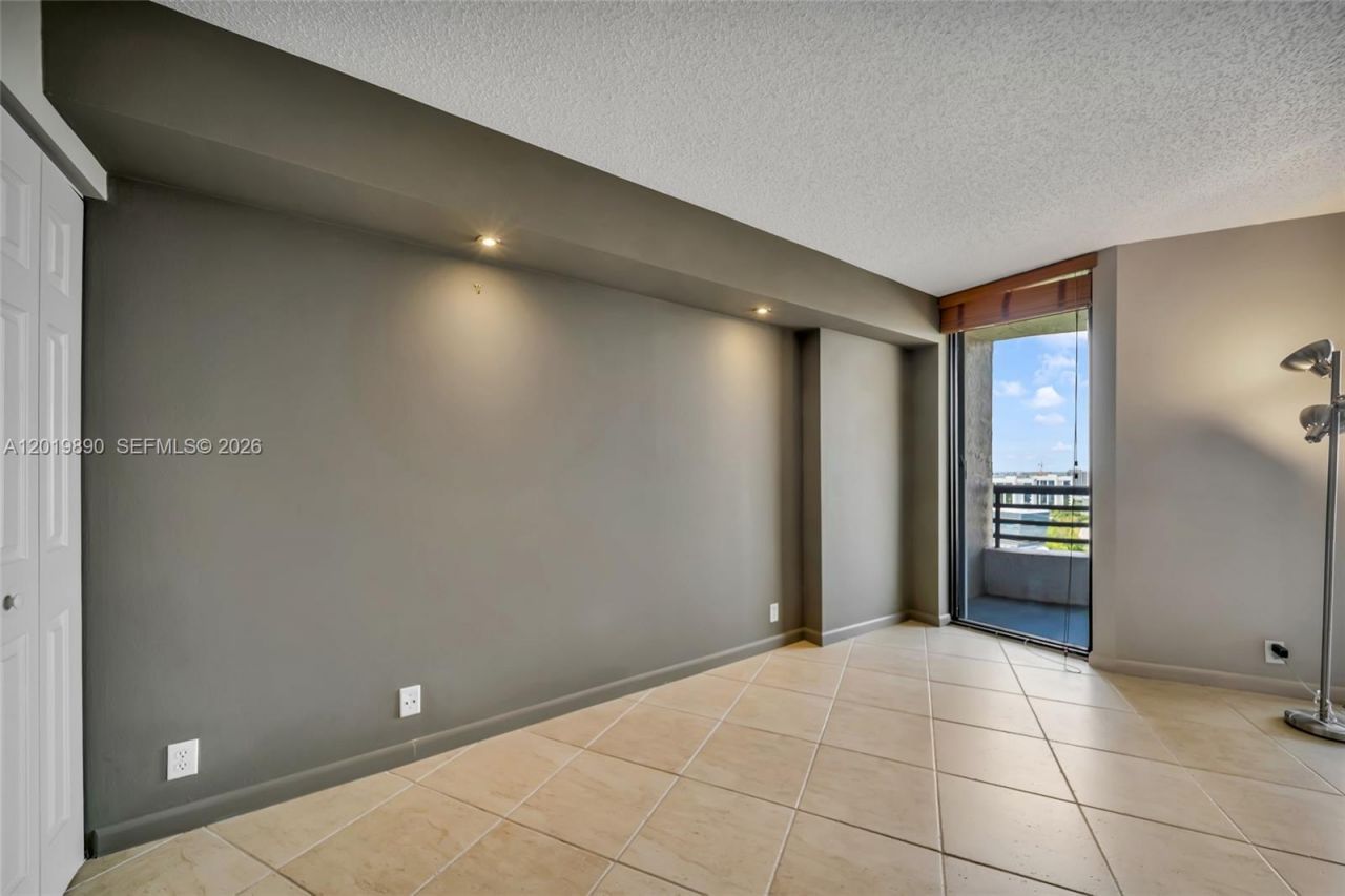 3300 NE 191st St, Unit LP04, Aventura, FL 33180 Photo