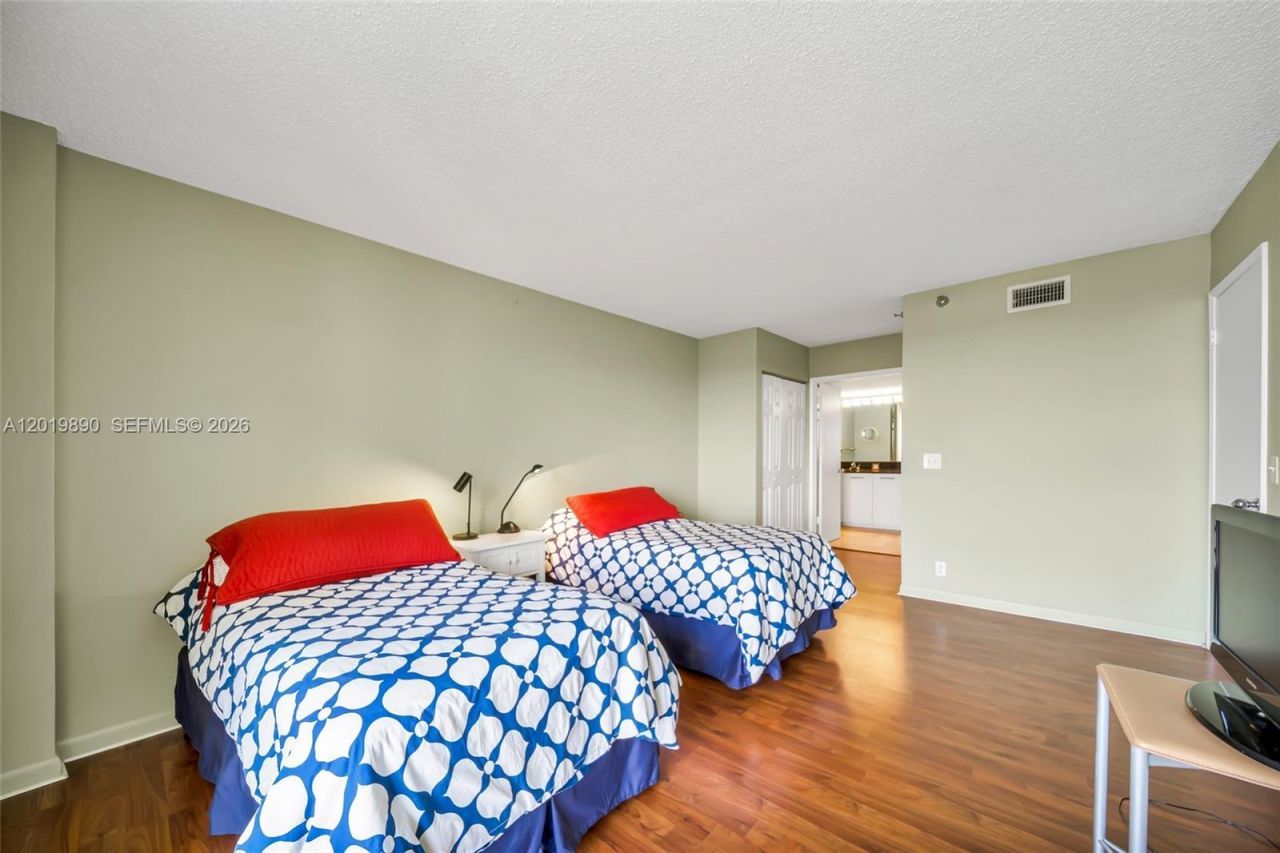 3300 NE 191st St, Unit LP04, Aventura, FL 33180 Photo