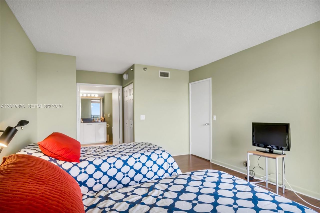 3300 NE 191st St, Unit LP04, Aventura, FL 33180 Photo
