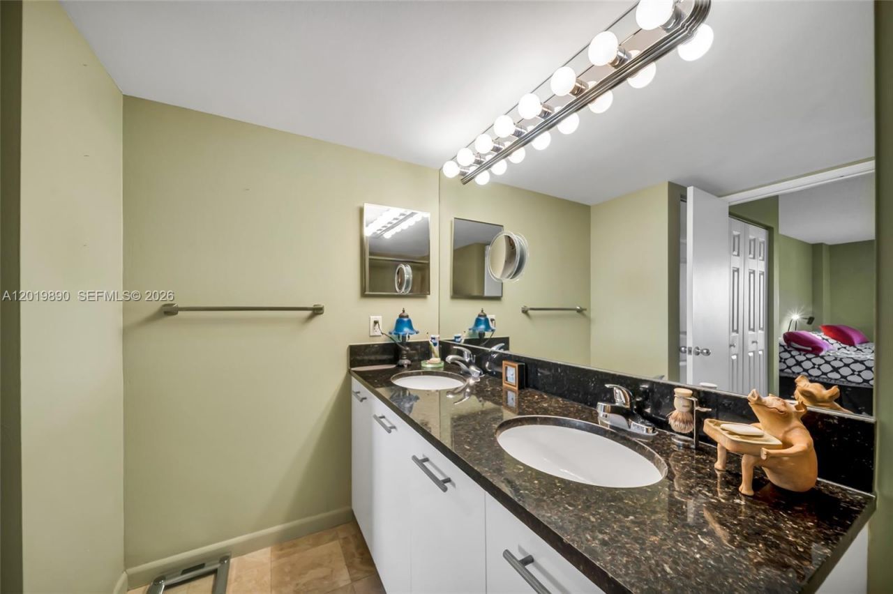 3300 NE 191st St, Unit LP04, Aventura, FL 33180 Photo