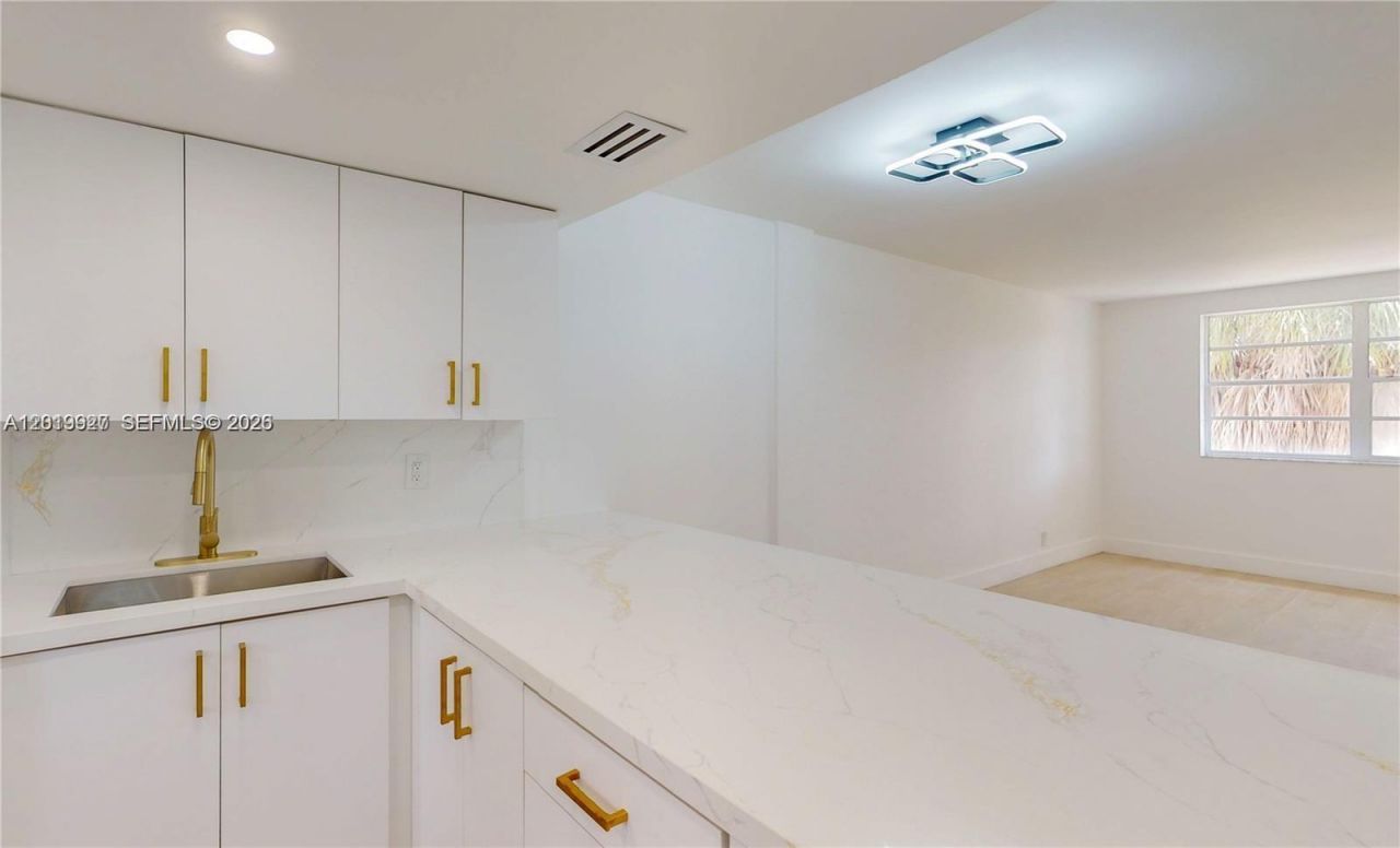 1333 E Hallandale Beach Blvd , Unit 326, Hallandale Beach, FL 33009 Photo