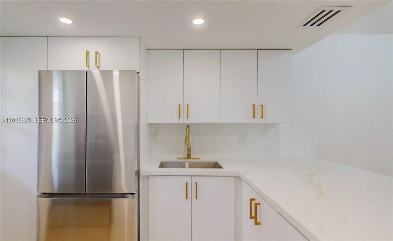 1333 E Hallandale Beach Blvd , Unit 326, Hallandale Beach, FL 33009 Photo