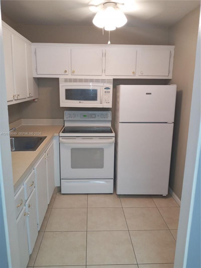 390 Windsor Q , Unit 390, West Palm Beach, FL 33417 Photo