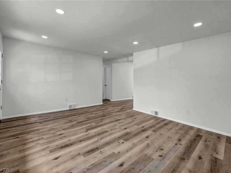 15424 Holland Road, Brook Park, OH 44142 Photo 11
