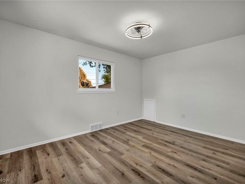 15424 Holland Road, Brook Park, OH 44142 Photo 12