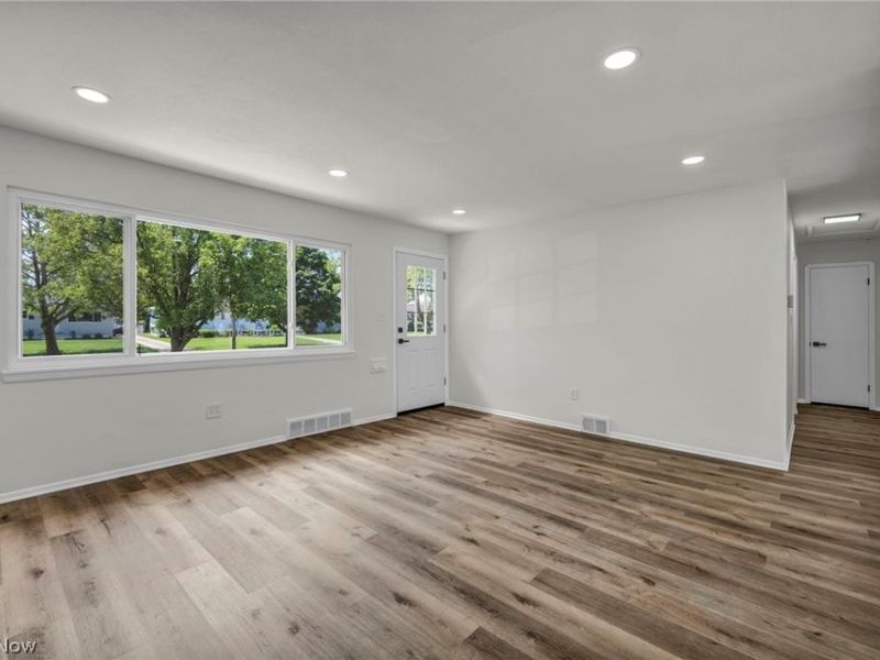 15424 Holland Road, Brook Park, OH 44142 Photo 8